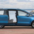 Familienvan VW Sharan mit praktischen Schiebetüren und viel Platz für Kinder