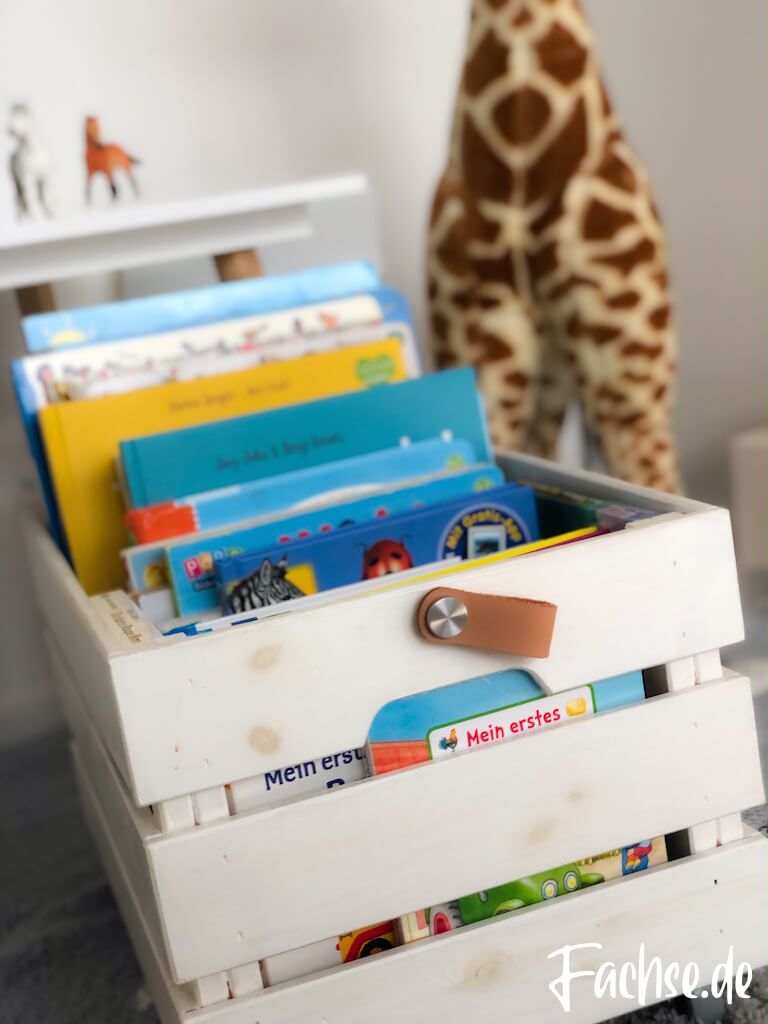 Kinderbuch Junge Kleinkind Bücherkiste DIY Ikea Kiste Giraffe Schleich Östernas
